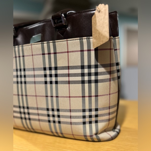 Burberry handbag in Nova Check Plaid Canvas and brown leather. Great deal! - Picture 7 of 8